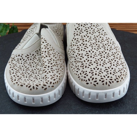 JSport Size 5.5 M Beige Round Toe Flats Synthetic Women - Picture 2 of 7